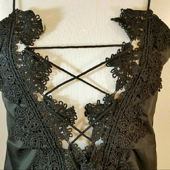***Black Deep V-Neck Cami - Picture 6 of 7